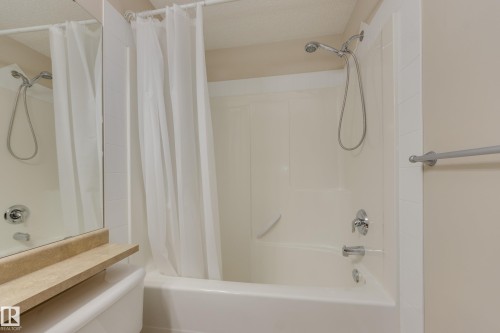 16522 56 Street, Edmonton, AB - Indoor Photo Showing Bathroom