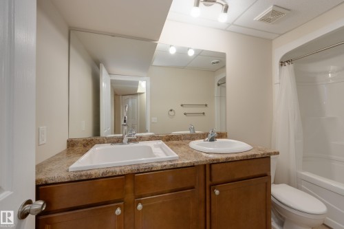 16522 56 Street, Edmonton, AB - Indoor Photo Showing Bathroom