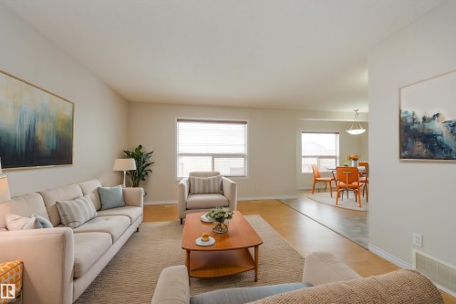 16522 56 Street, Edmonton, AB - Indoor Photo Showing Living Room