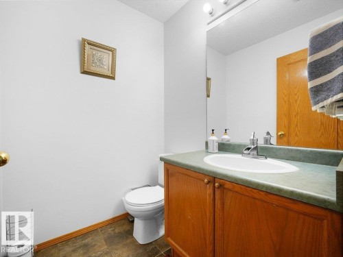 5320 156 Avenue, Edmonton, AB - Indoor Photo Showing Bathroom