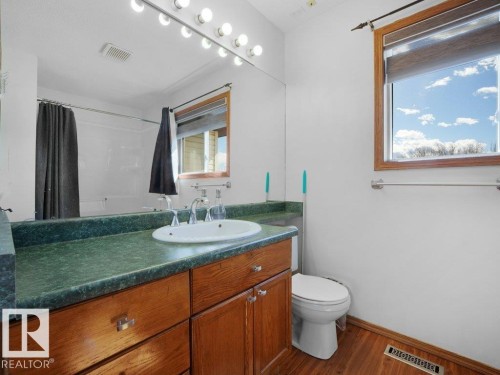 5320 156 Avenue, Edmonton, AB - Indoor Photo Showing Bathroom