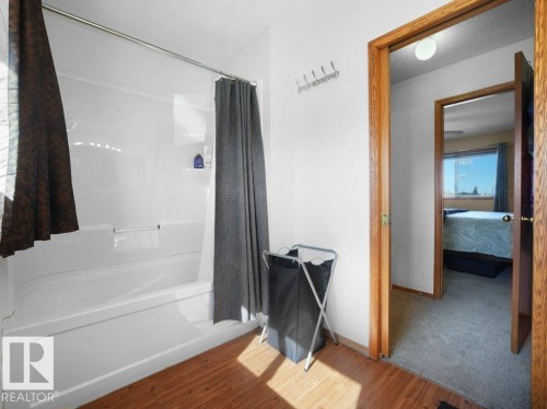 5320 156 Avenue, Edmonton, AB - Indoor Photo Showing Bathroom