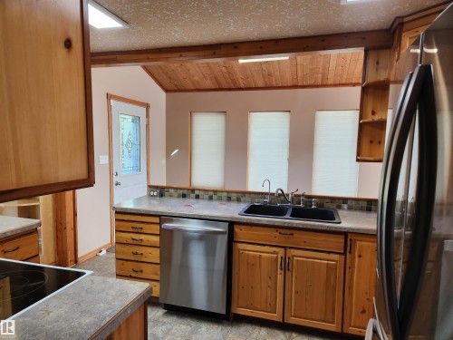 404, 59201 Range Road 95, Rural St. Paul County, AB - Indoor Photo Showing Kitchen With Double Sink