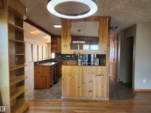 404, 59201 Range Road 95, Rural St. Paul County, AB - Indoor Photo Showing Kitchen