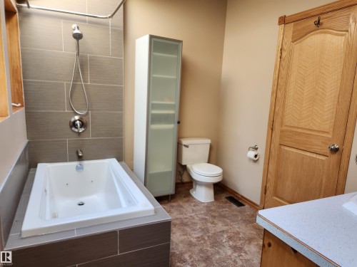with access to the primary bedroom and hallway to bedrooms 2 and 3 - 404, 59201 Range Road 95, Rural St. Paul County, AB - Indoor Photo Showing Bathroom