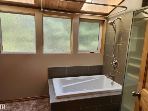 404, 59201 Range Road 95, Rural St. Paul County, AB - Indoor Photo Showing Bathroom