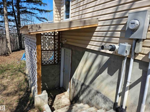 Entrance to walk out basement - 404, 59201 Range Road 95, Rural St. Paul County, AB - Outdoor