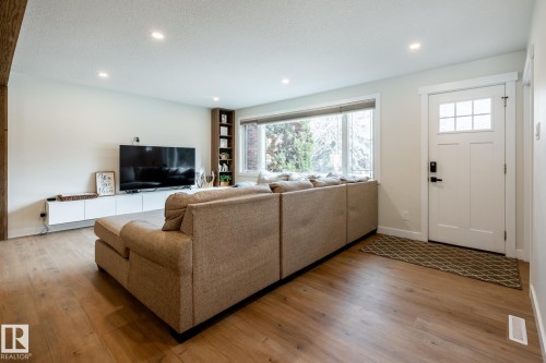 17 Spruce Crescent, St. Albert, AB - Indoor Photo Showing Living Room