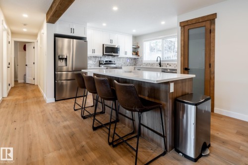 17 Spruce Crescent, St. Albert, AB - Indoor Photo Showing Kitchen With Upgraded Kitchen