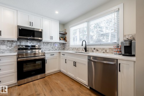 17 Spruce Crescent, St. Albert, AB - Indoor Photo Showing Kitchen