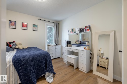 17 Spruce Crescent, St. Albert, AB - Indoor Photo Showing Bedroom