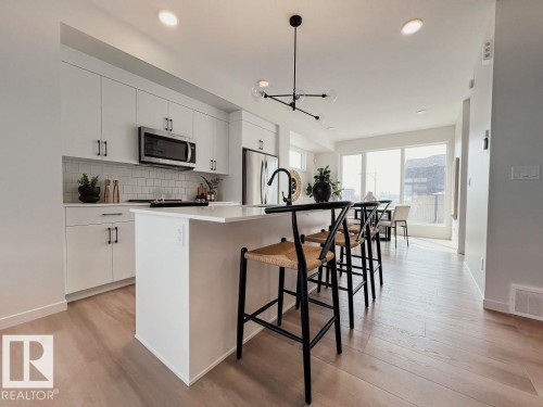 305 32 Street, Edmonton, AB - Indoor Photo Showing Kitchen With Upgraded Kitchen