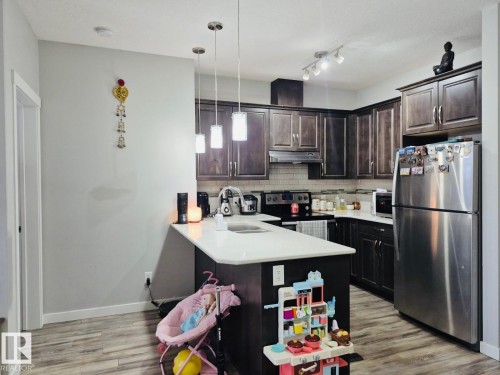 303 812 Welsh Drive, Edmonton, AB - Indoor Photo Showing Kitchen