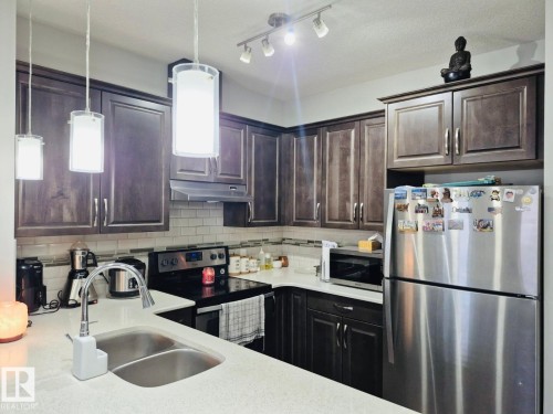 303 812 Welsh Drive, Edmonton, AB - Indoor Photo Showing Kitchen With Double Sink With Upgraded Kitchen