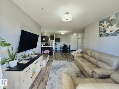303 812 Welsh Drive, Edmonton, AB - Indoor Photo Showing Living Room
