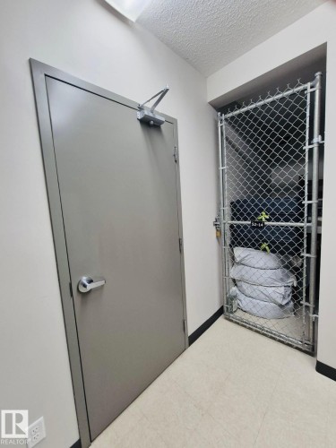 303 812 Welsh Drive, Edmonton, AB - Indoor