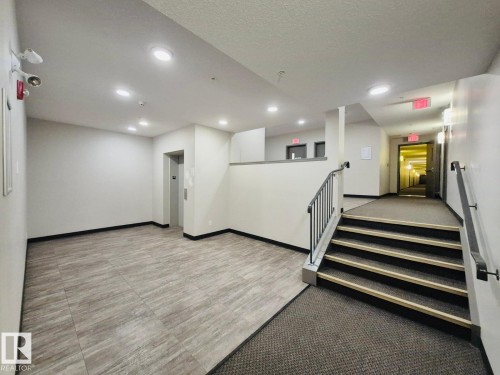 303 812 Welsh Drive, Edmonton, AB - Indoor