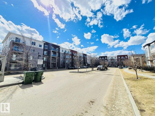 303 812 Welsh Drive, Edmonton, AB - Outdoor
