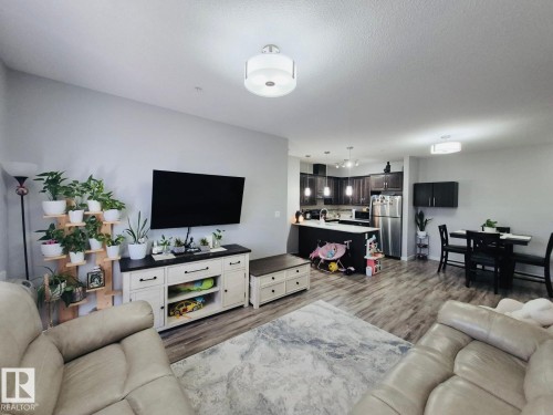 303 812 Welsh Drive, Edmonton, AB - Indoor Photo Showing Living Room
