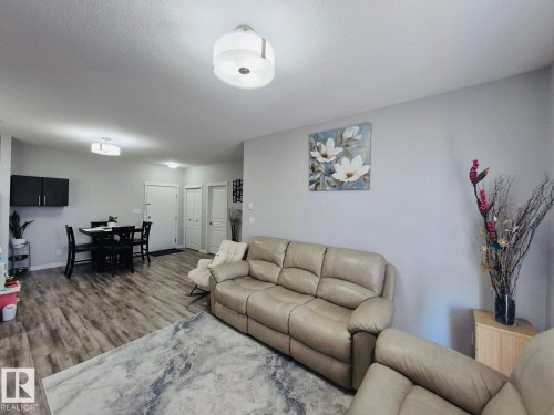 303 812 Welsh Drive, Edmonton, AB - Indoor Photo Showing Living Room
