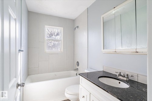 10439 159 Street, Edmonton, AB - Indoor Photo Showing Bathroom