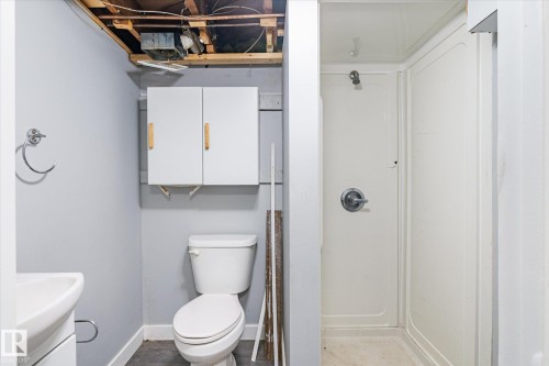 10439 159 Street, Edmonton, AB - Indoor Photo Showing Bathroom