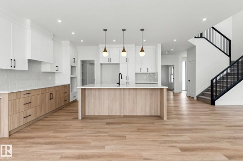 11 Arthur Way, Spruce Grove, AB - Indoor Photo Showing Kitchen With Upgraded Kitchen