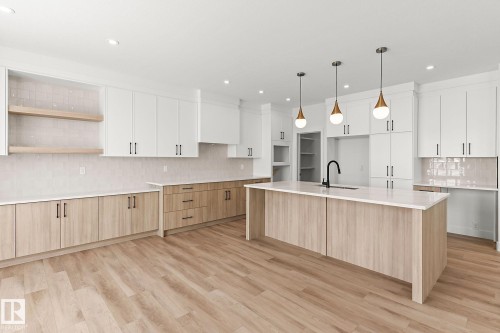 11 Arthur Way, Spruce Grove, AB - Indoor Photo Showing Kitchen With Upgraded Kitchen