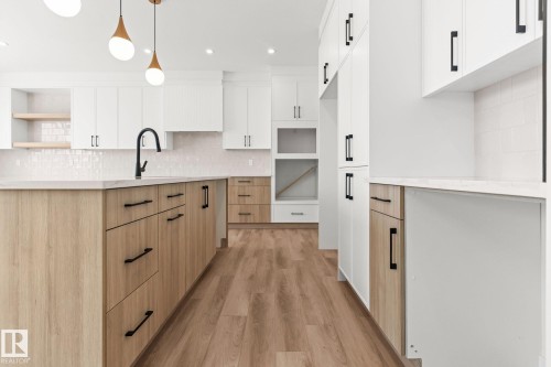 11 Arthur Way, Spruce Grove, AB - Indoor Photo Showing Kitchen With Upgraded Kitchen