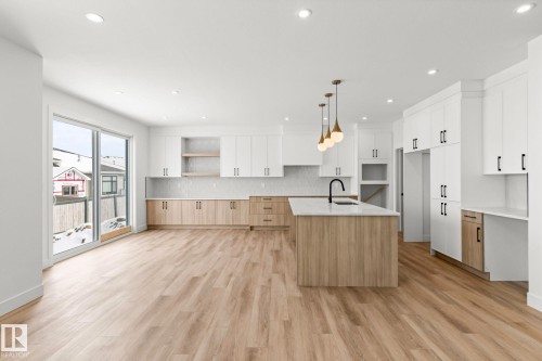 11 Arthur Way, Spruce Grove, AB - Indoor Photo Showing Kitchen