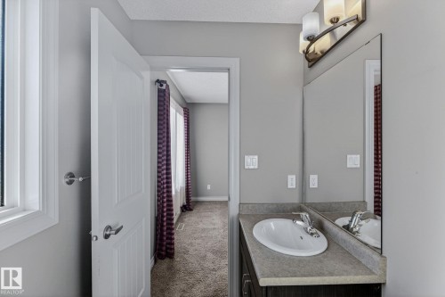 3347 Weidle Way, Edmonton, AB - Indoor Photo Showing Bathroom