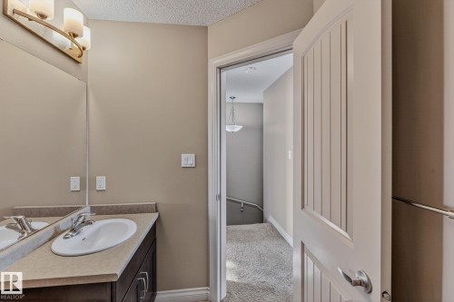 3347 Weidle Way, Edmonton, AB - Indoor Photo Showing Bathroom