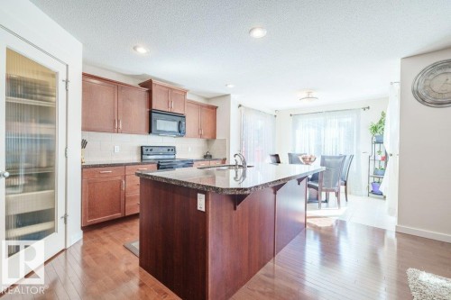 6131 12 Avenue, Edmonton, AB - Indoor Photo Showing Kitchen With Upgraded Kitchen