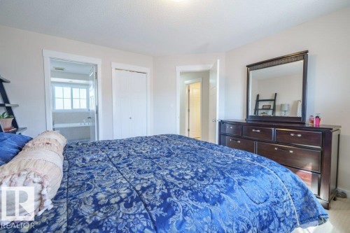 6131 12 Avenue, Edmonton, AB - Indoor Photo Showing Bathroom