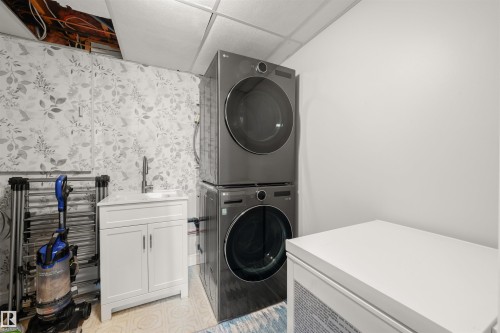 15 Arbor Crescent, St. Albert, AB - Indoor Photo Showing Laundry Room