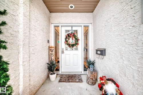Property entrance with stucco siding - 1605 Haswell Court, Edmonton, AB - Outdoor