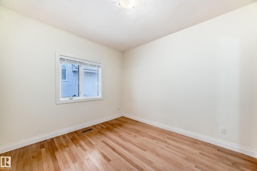 Empty room with baseboards and light wood-style flooring - 1605 Haswell Court, Edmonton, AB - Indoor Photo Showing Other Room