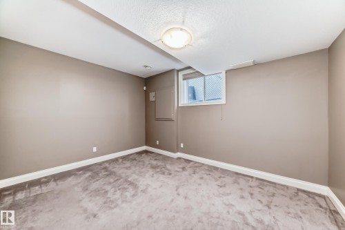 Spare room with carpet floors and a textured ceiling - 1605 Haswell Court, Edmonton, AB - Indoor Photo Showing Other Room