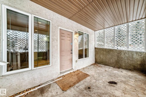 Property entrance featuring a patio and stucco siding - 1605 Haswell Court, Edmonton, AB - Outdoor With Exterior