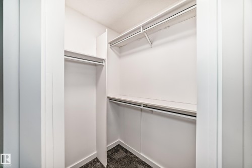 View of walk in closet - 4008 37 Avenue, Edmonton, AB - Indoor
