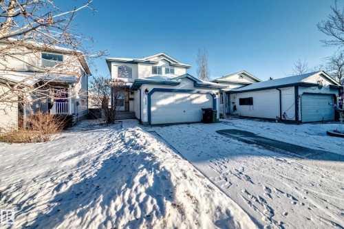Traditional-style house featuring a garage - 4008 37 Avenue, Edmonton, AB - Outdoor With Facade