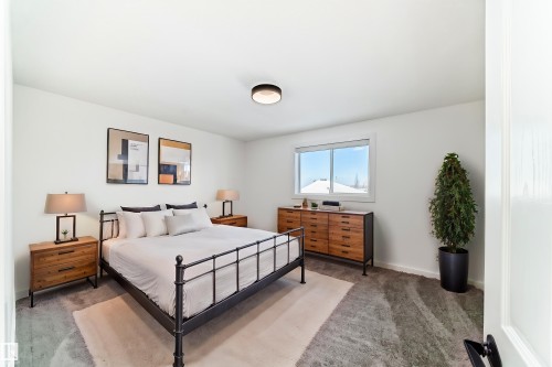 Bedroom with carpet flooring and baseboards - 4008 37 Avenue, Edmonton, AB - Indoor Photo Showing Bedroom