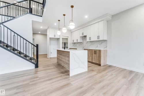 8712 181 Avenue, Edmonton, AB - Indoor Photo Showing Kitchen