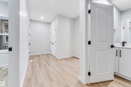 8712 181 Avenue, Edmonton, AB - Indoor Photo Showing Other Room