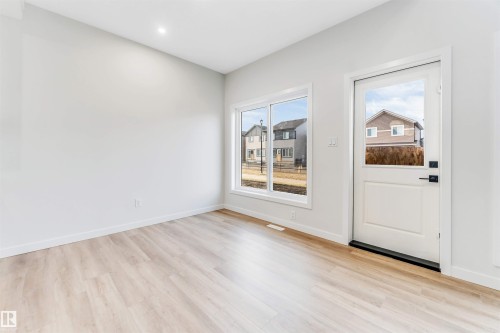 8712 181 Avenue, Edmonton, AB - Indoor Photo Showing Other Room