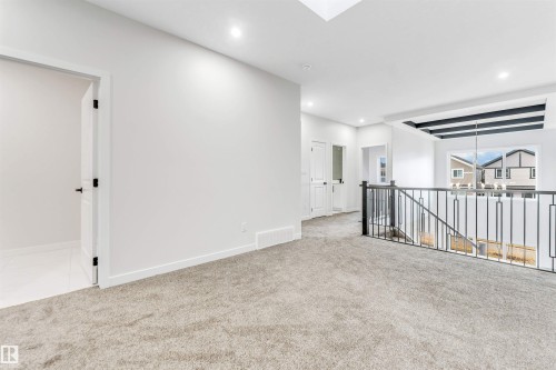 8712 181 Avenue, Edmonton, AB - Indoor Photo Showing Other Room