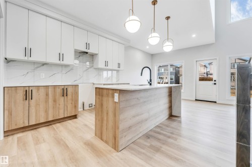8712 181 Avenue, Edmonton, AB - Indoor Photo Showing Kitchen