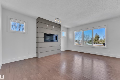 6156 11 Avenue, Edmonton, AB - Indoor