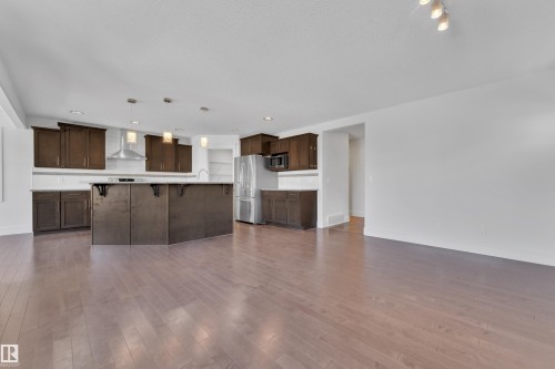 6156 11 Avenue, Edmonton, AB - Indoor Photo Showing Kitchen