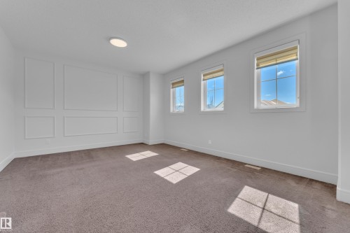 6156 11 Avenue, Edmonton, AB - Indoor Photo Showing Other Room